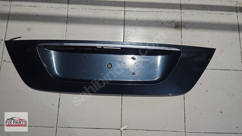 Mercedes E Bagaj Plastiği