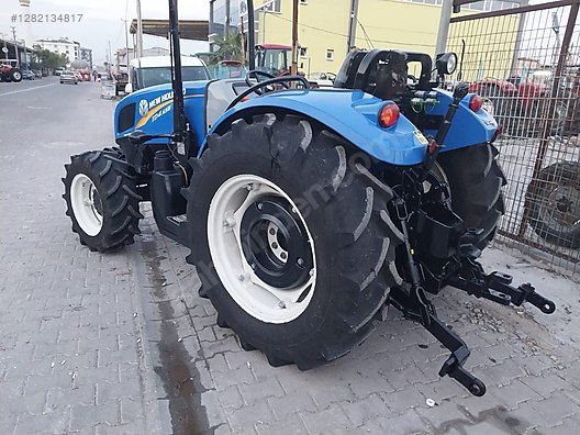 Machinery / Agricultural Machines / Tractors / New Holland / TD4.65B