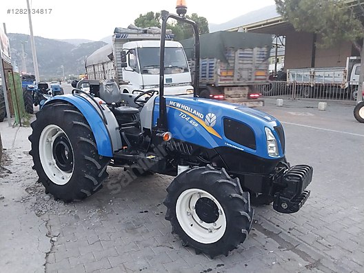 Machinery / Agricultural Machines / Tractors / New Holland / TD4.65B