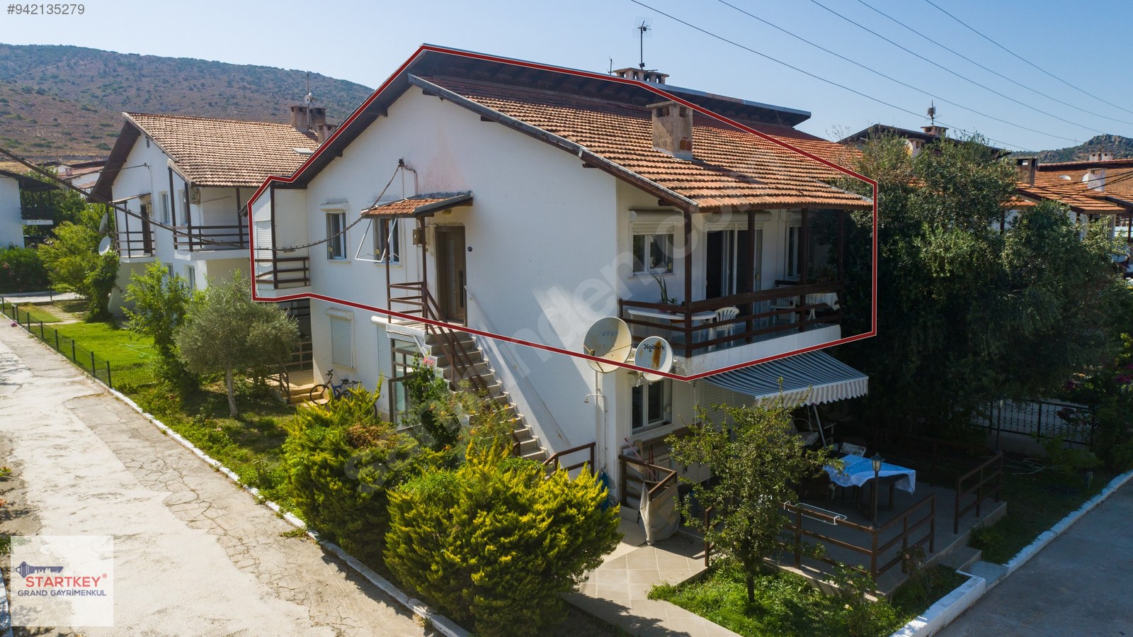 Urla Gülbahçe�de kendine ait plajı olan sitede satılık 3+1 daire