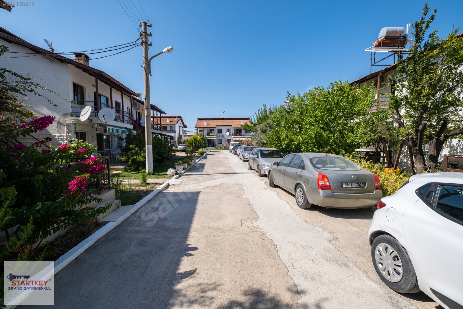 Urla Gülbahçe�de kendine ait plajı olan sitede satılık 3+1 daire