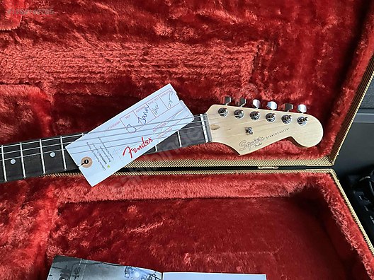 Squier Elektro Gitar