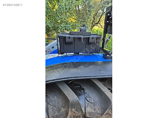 Machinery / Agricultural Machines / Tractors / New Holland / T4.110B