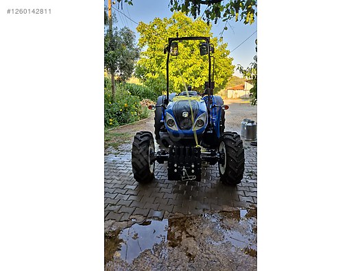 Machinery / Agricultural Machines / Tractors / New Holland / T4.110B