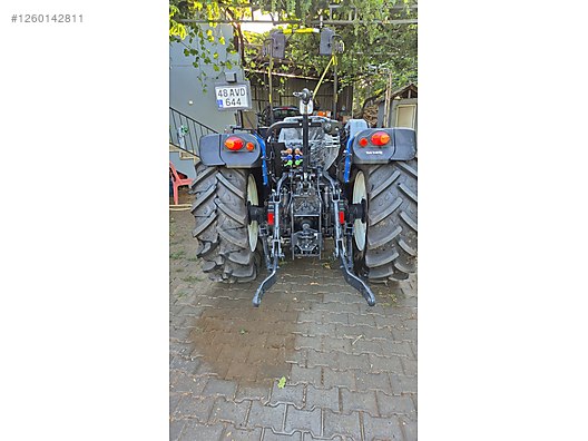 Machinery / Agricultural Machines / Tractors / New Holland / T4.110B