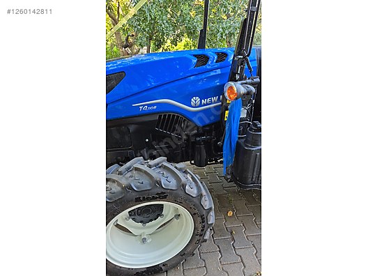 Machinery / Agricultural Machines / Tractors / New Holland / T4.110B