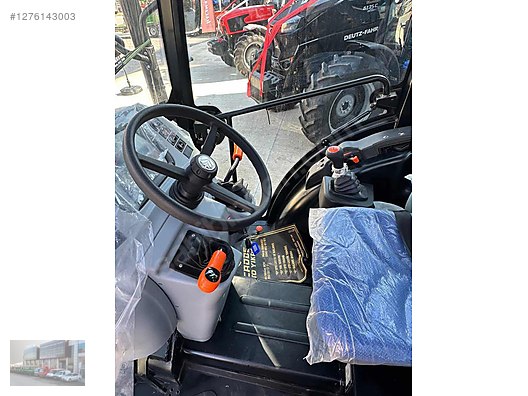 Machinery / Agricultural Machines / Tractors / New Holland / TT60 Classic