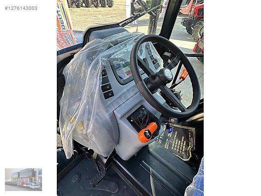 Machinery / Agricultural Machines / Tractors / New Holland / TT60 Classic