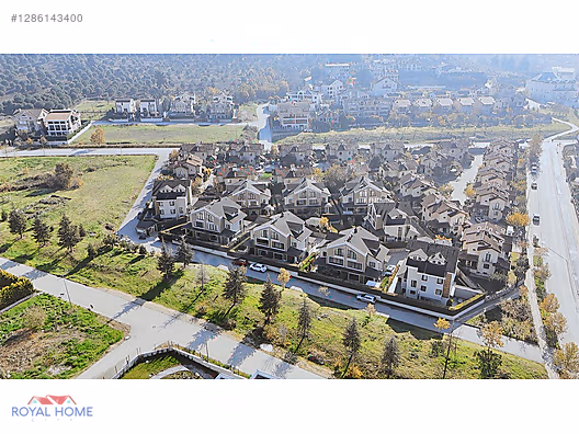 DEMİRCİ'DE ÜÇEVLER SINIRINDA SİTEDE EŞYALI KİRALIK 4+1 VİLLA #1286143400