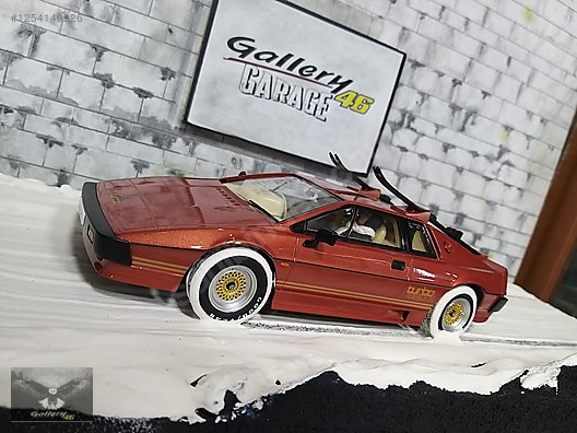 1/18 LOTUS ESPRİT TURBO Movie Version-James Bond 007 DİORAMA on