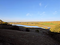 Göl Manzaralı Etrafı Çevrili Tarla #1281151682