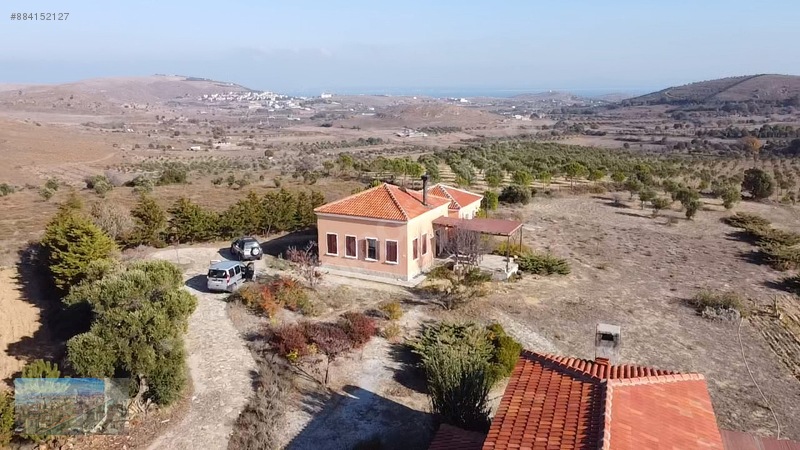 Bozcaada da Deniz ve doğa manzaralı Eşyalı Satılık Bağ Evi. Satılık