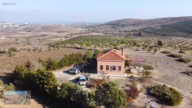 Bozcaada da Deniz ve doğa manzaralı Eşyalı Satılık Bağ Evi. Satılık