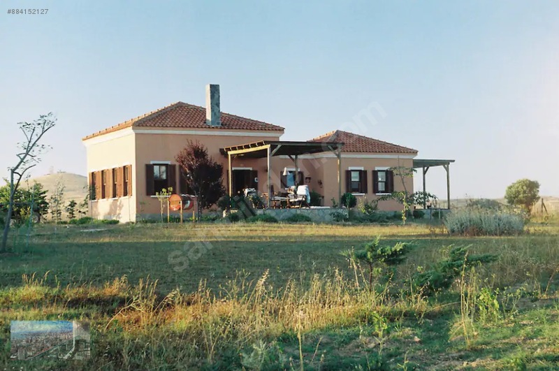 Bozcaada da Deniz ve doğa manzaralı Eşyalı Satılık Bağ Evi. Satılık