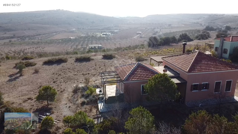 Bozcaada da Deniz ve doğa manzaralı Eşyalı Satılık Bağ Evi. Satılık