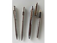 Antika radyo ve kalemler