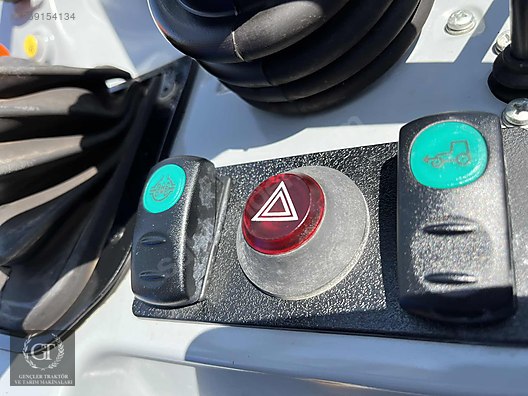 Machinery / Agricultural Machines / Tractors / New Holland / T4.100B