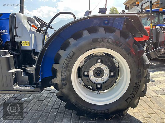 Machinery / Agricultural Machines / Tractors / New Holland / T4.100B