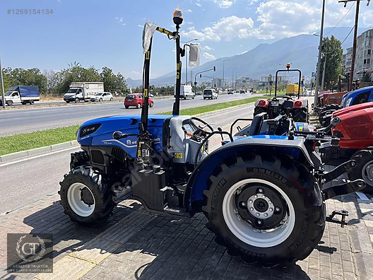 Machinery / Agricultural Machines / Tractors / New Holland / T4.100B