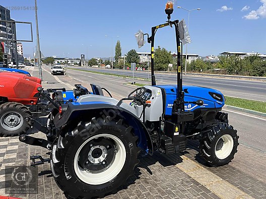 Machinery / Agricultural Machines / Tractors / New Holland / T4.100B