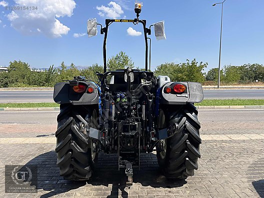 Machinery / Agricultural Machines / Tractors / New Holland / T4.100B