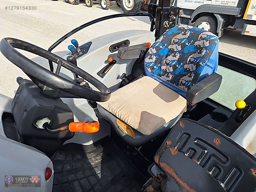 Machinery / Agricultural Machines / Tractors / New Holland / TT4.55