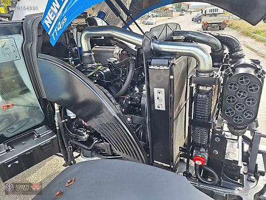 Machinery / Agricultural Machines / Tractors / New Holland / TT4.55