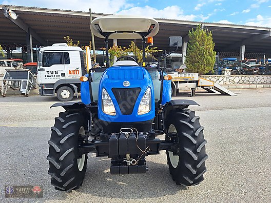 Machinery / Agricultural Machines / Tractors / New Holland / TT4.55