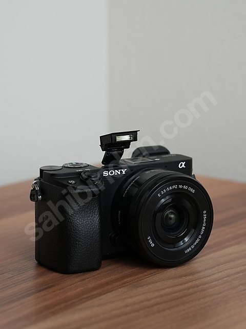 Sony a6300+16-50mm OSS+32GB kart+Lowepro çanta