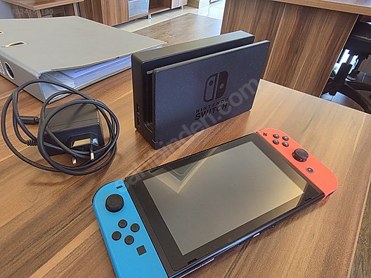 Çok Temiz Nintendo Switch 1 Konsol (Dock ve Şarj Aleti Dahil