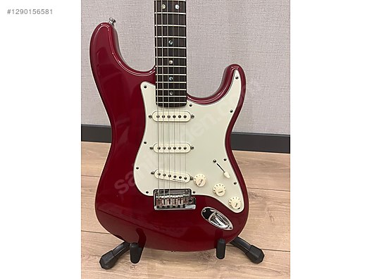 2000 Fender (American) Deluxe Stratocaster Crimson Red Transpa on