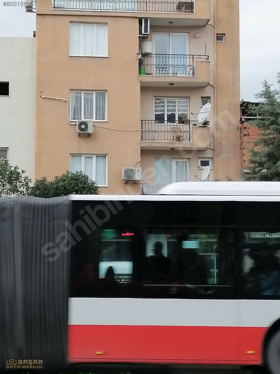 Bornova Yeşilovada Satılık Ana Cadde Üzeri 5 Katlı Apartman Satılık