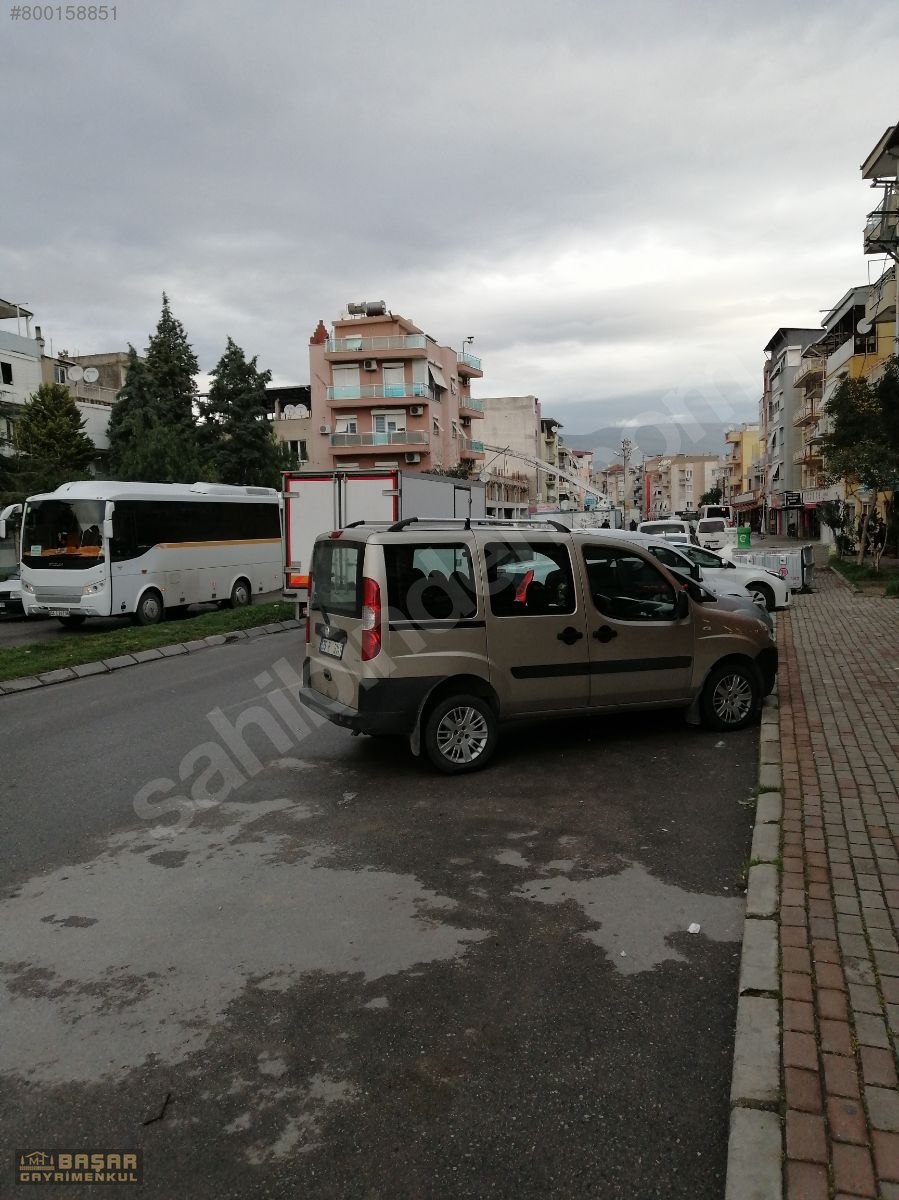 Bornova Yeşilovada Satılık Ana Cadde Üzeri 5 Katlı Apartman Satılık