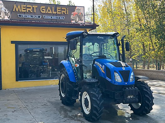 Machinery / Agricultural Machines / Tractors / New Holland / TT4.50