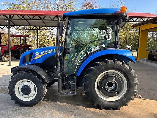 Machinery / Agricultural Machines / Tractors / New Holland / TT4.50