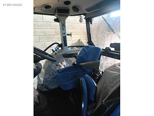 Machinery / Agricultural Machines / Tractors / New Holland / TD5.90