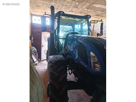 Machinery / Agricultural Machines / Tractors / New Holland / TD5.90