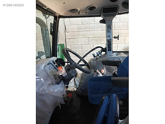 Machinery / Agricultural Machines / Tractors / New Holland / TD5.90