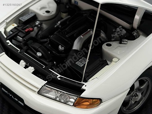 1:18 Nissan Skyline GT-R R32 Crystal White 1992 - Autoart on