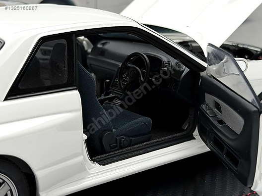 1:18 Nissan Skyline GT-R R32 Crystal White 1992 - Autoart on