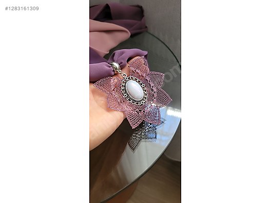 Used & Brand New Items / Clothing & Accessories / Women / Accessories / Foulard