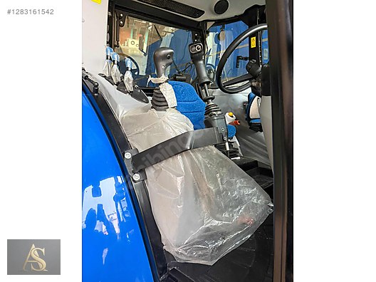 Machinery / Agricultural Machines / Tractors / New Holland / TR5.110