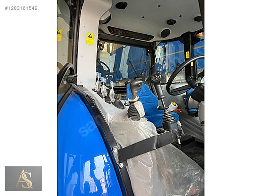 Machinery / Agricultural Machines / Tractors / New Holland / TR5.110