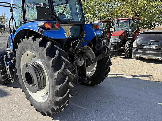 Machinery / Agricultural Machines / Tractors / New Holland / TD5.90