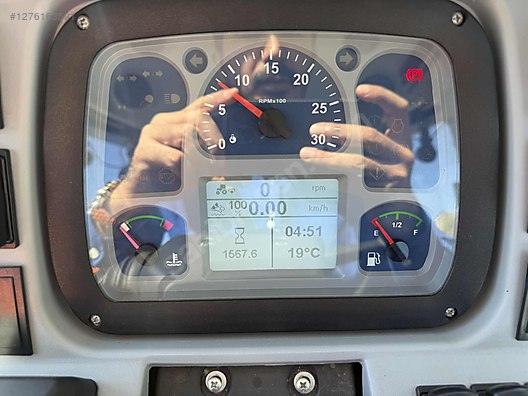 Machinery / Agricultural Machines / Tractors / New Holland / TD5.90