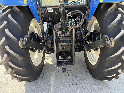 Machinery / Agricultural Machines / Tractors / New Holland / TD5.90