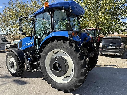 Machinery / Agricultural Machines / Tractors / New Holland / TD5.90