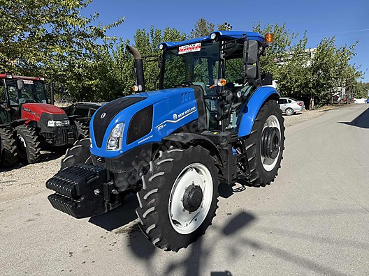 Machinery / Agricultural Machines / Tractors / New Holland / TD5.90