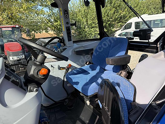 Machinery / Agricultural Machines / Tractors / New Holland / TD5.90