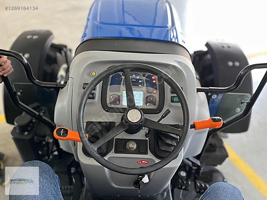 Machinery / Agricultural Machines / Tractors / New Holland / T3.70B